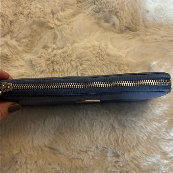 Tod's Navy Blue Leather Wallet. In EUC. - Picture 8 of 15